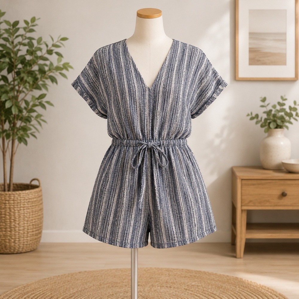 NWT Cupshe Romper Womens Large Black White Striped V-Neck Tie Waist Short Sleeve